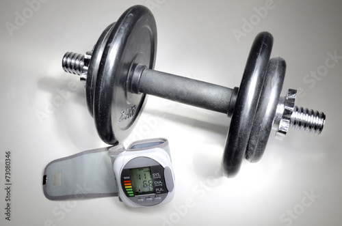 Dumbbell and pressure measuring device
