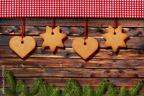 Lebkuchen mit Karostoff und Tannenzweigen
