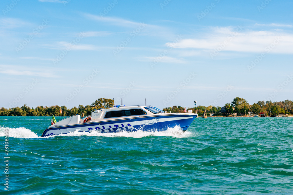 Obraz premium Police patrol motorboat during a security check in Venice, Italy