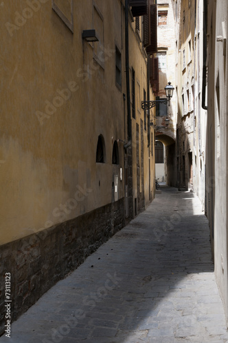 Ruelle étroite à Florence en Italie © rayman7