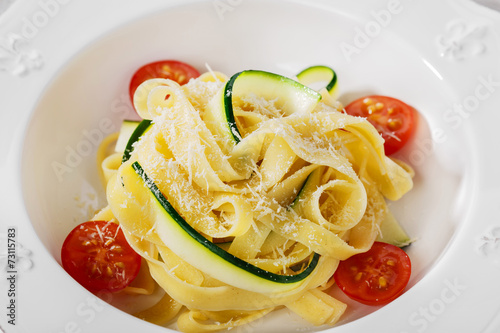 pasta with zucchini tomatoes and parmesan cheese