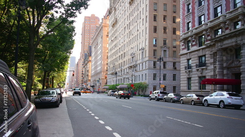park avenue sunny traffic street 4k time lapse fromnew york city