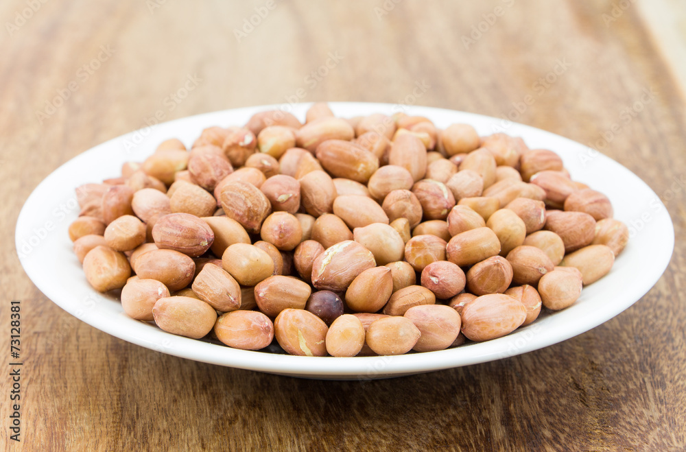 Raw peanuts or arachis Raw peanuts or arachis