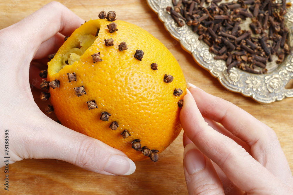 How to make orange pomander ball with candle - tutorial