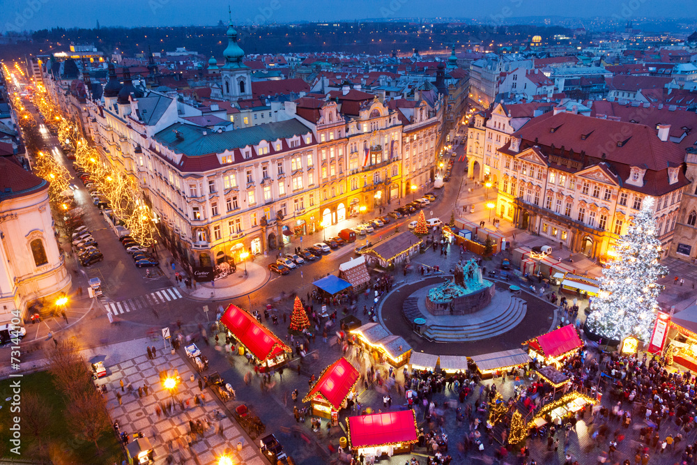 PRAGUE,CZECH REPUBLIC-JAN 05, 2013: Prague Christmas market - obrazy, fototapety, plakaty 