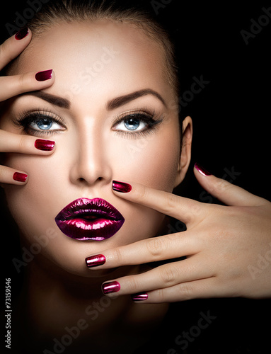 Fashion model girl face  beauty woman makeup and manicure