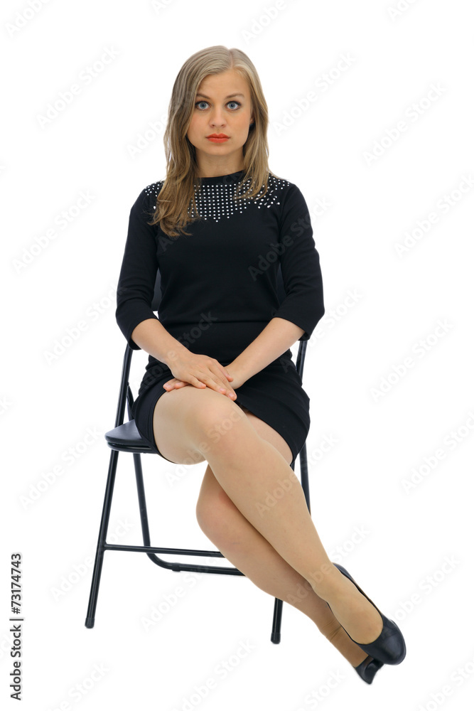 Kobieta na krześle - obrazy, fototapety, plakaty 
