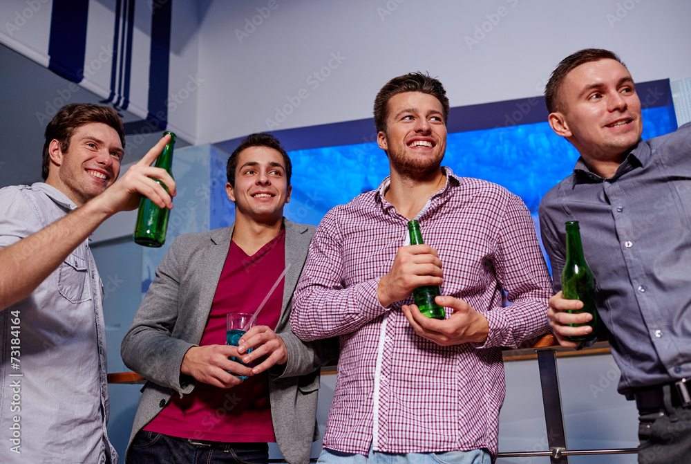 group of male friends with beer in nightclub - obrazy, fototapety, plakaty 