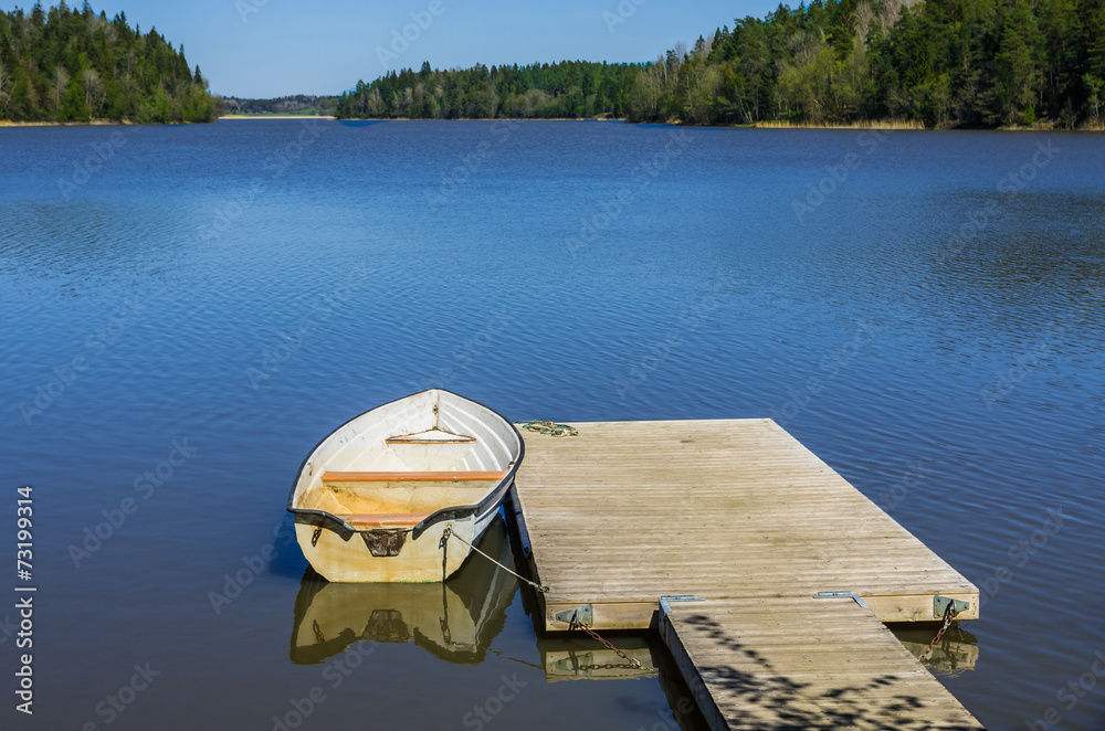 Obraz premium Rowing boat lying at a jetty in the Baltic Sea.