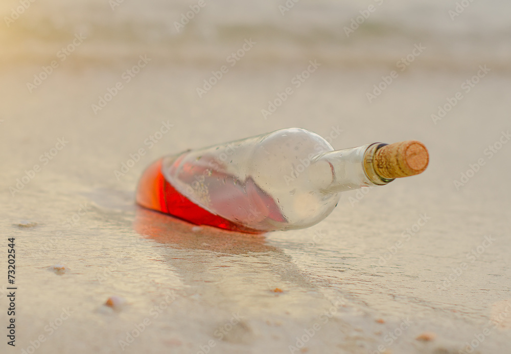 Obraz premium Swimming drunk is dangerous.