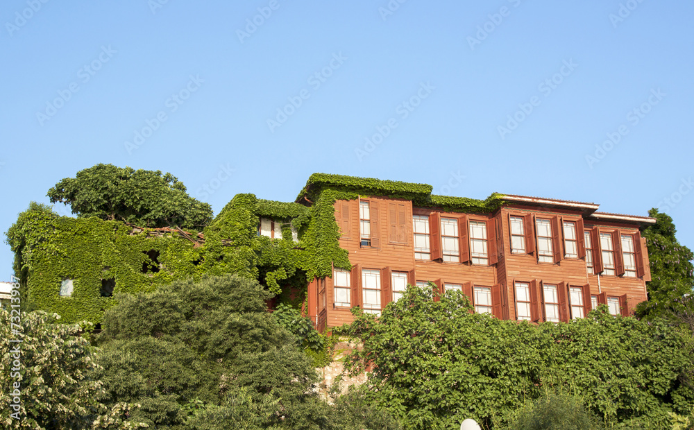Building in green Building in green