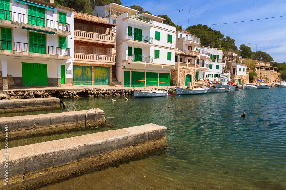 Obraz premium Boats anchored in port of fishing village Cala Figuera, Majorca