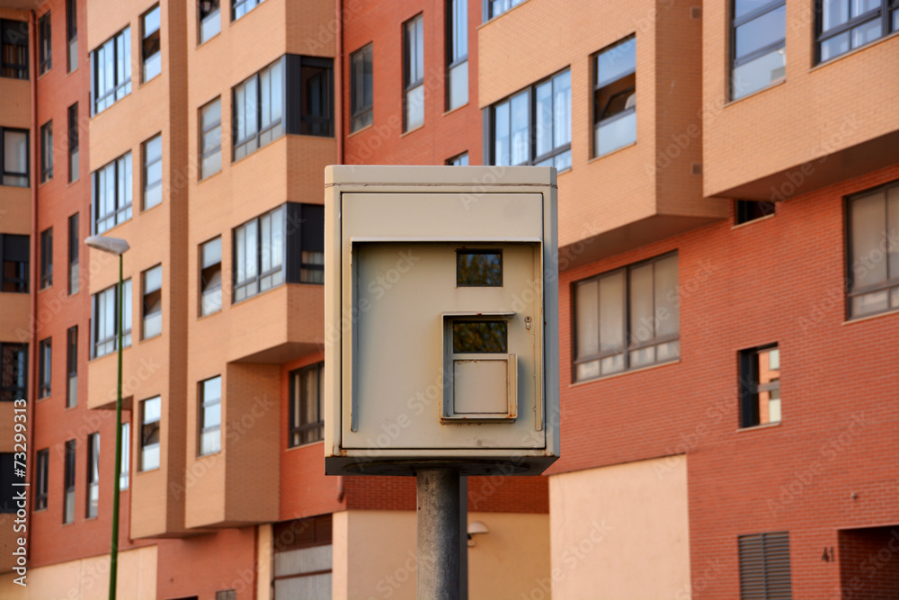 Obraz premium radar de control de velocidad en la calle