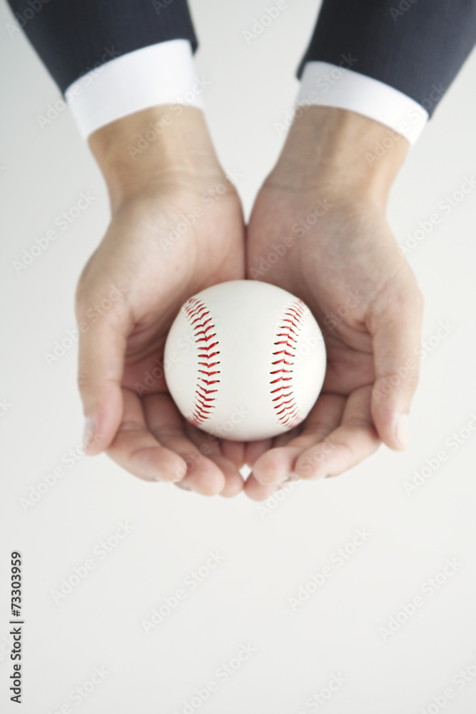 野球のボールを持つビジネスマンの手 Stock Photo Adobe Stock