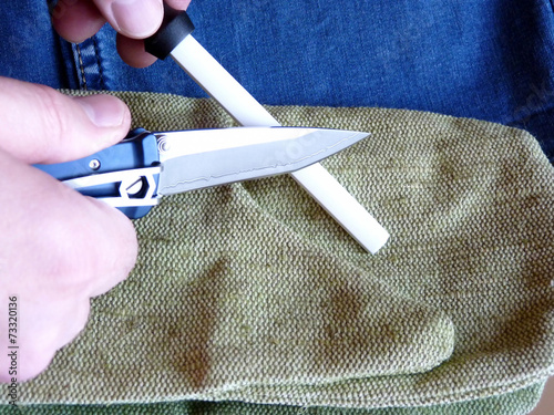 Sharpening of a knife on a ceramic musat