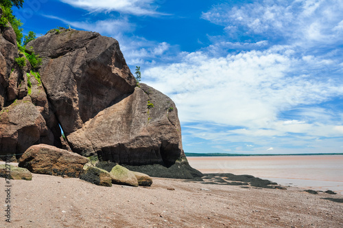 Hopewell Rocks at tide, Fundy Bay (Kanada)