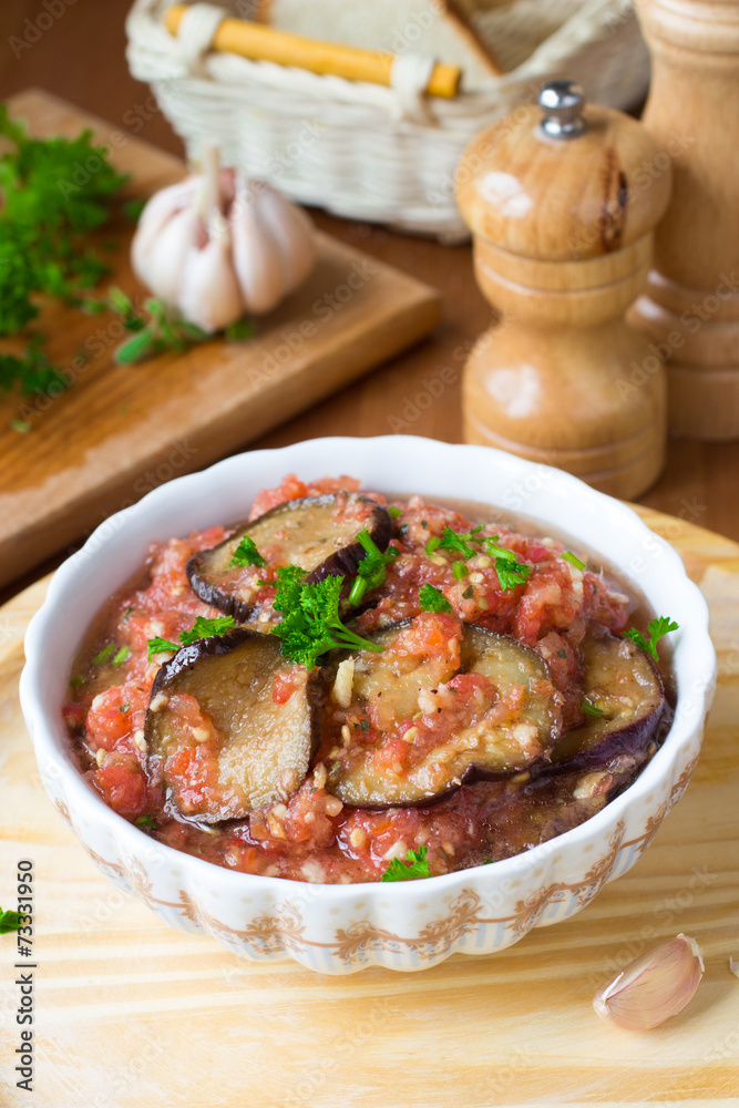 Roasted eggplant pieces with spicy raw tomato dip Roasted eggplant pieces with spicy raw tomato dip