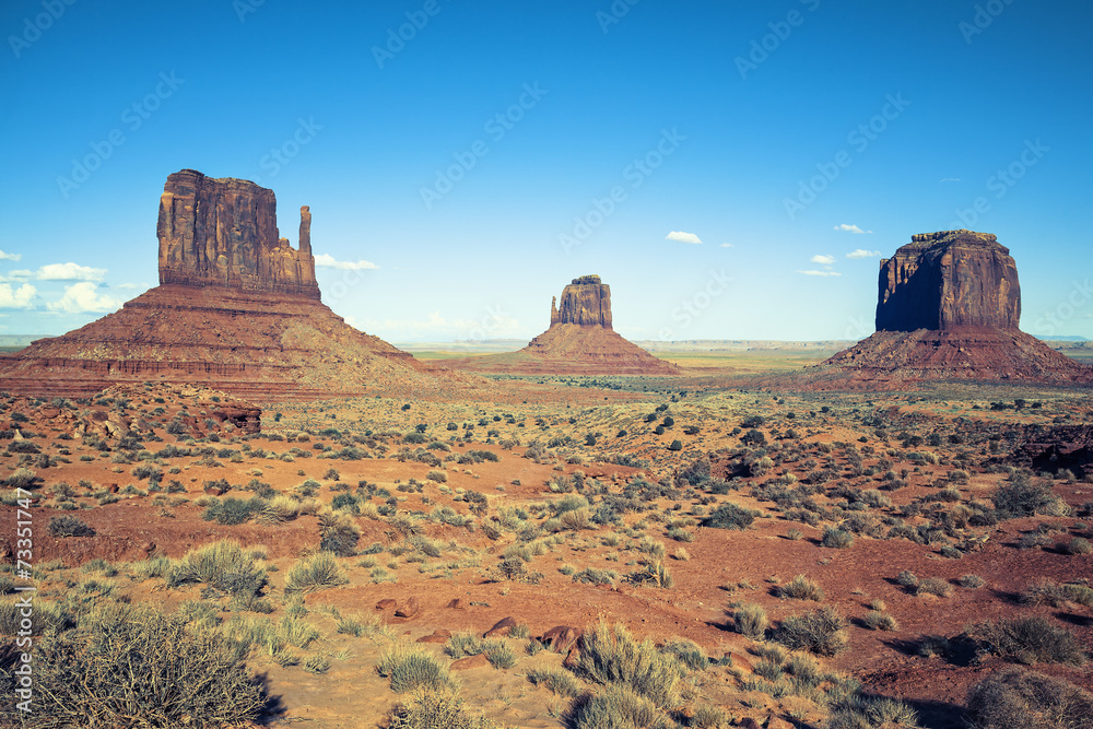 View of Monument valley under the blue sky - obrazy, fototapety, plakaty 