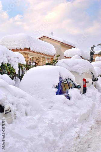Autovetture sepolte dalla neve