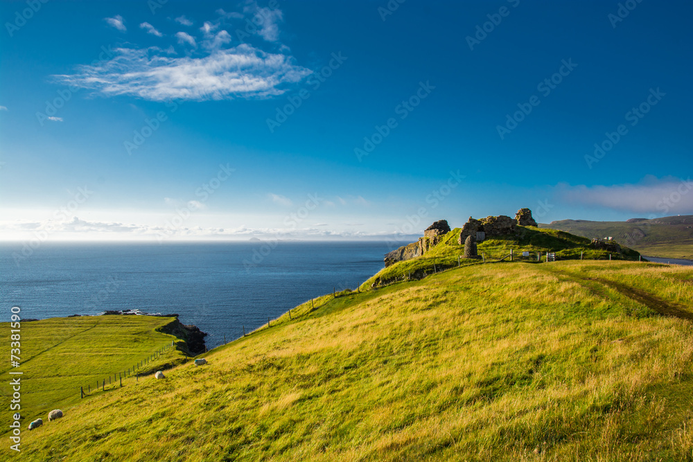 Alte Burg an der schottischen Küste