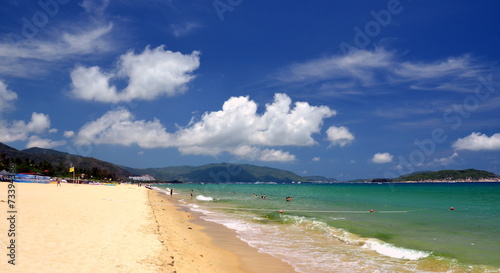 Fototapeta Naklejka Na Ścianę i Meble -  South China Sea Beach, Hainan; Sanya, Yalong Bay, may 2011