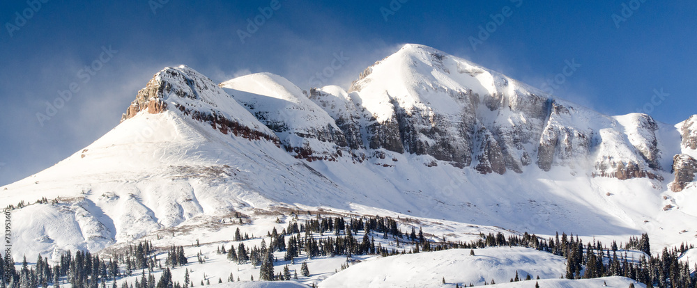 Obraz premium snow mountain range with sunlight, colorado