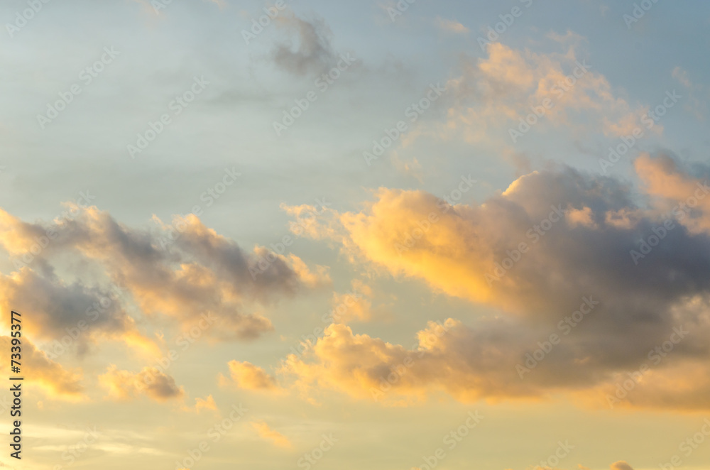 Naklejka premium Sunset sky and orange cloud
