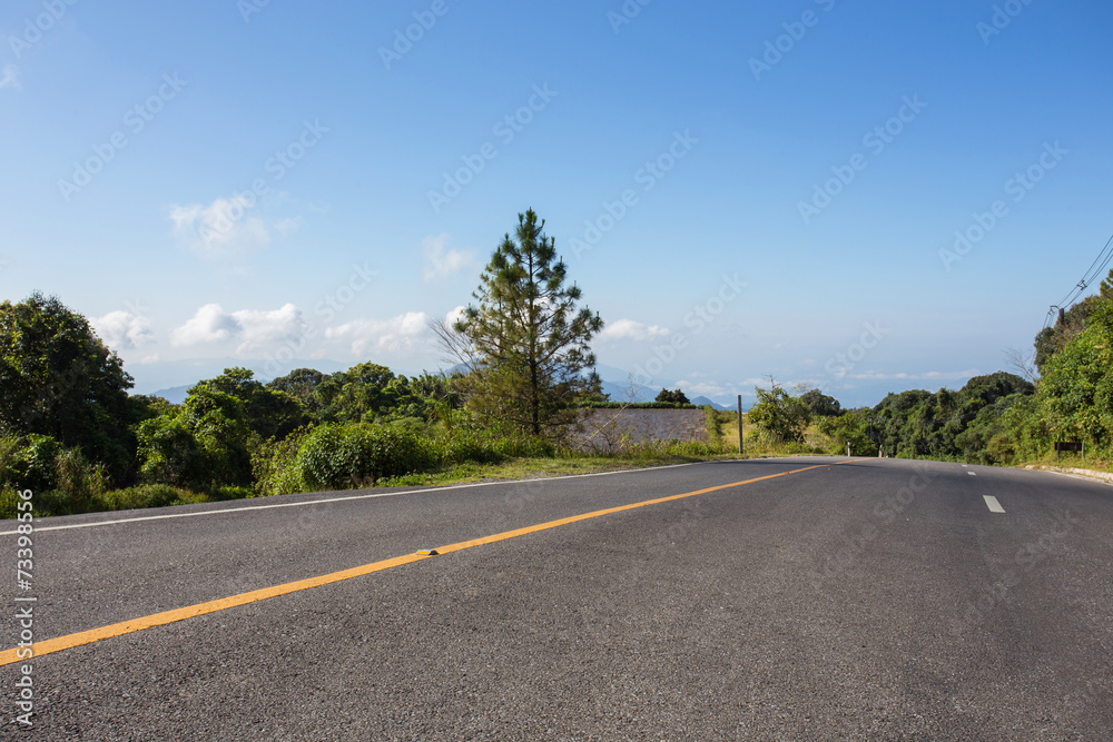 Fototapeta premium asphalt roadway with cloud blue sky background