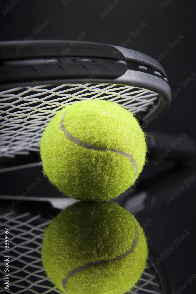 Photographie A set of tennis. Racket and ball. - Acheter-le sur  Europosters.fr
