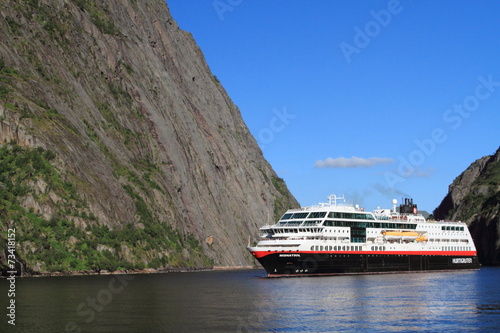 svolvaer trollfjord norvegia safari photo