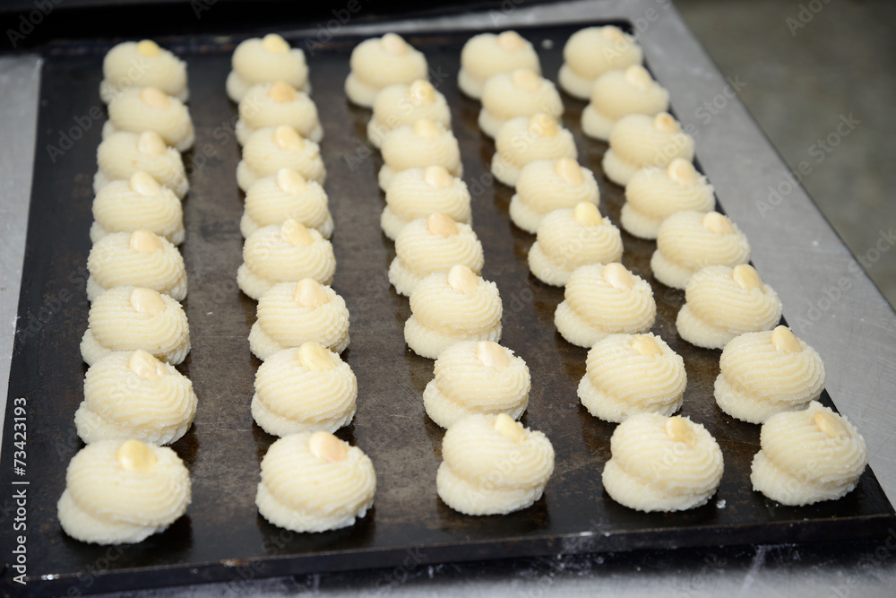 Development and production in a traditional pastry. Development and production in a traditional pastry.