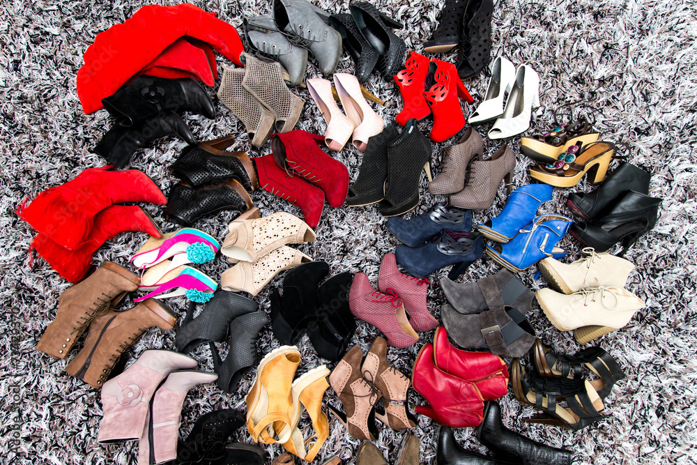 DAMENSCHUHE UND KLEIDUNG visual data 2