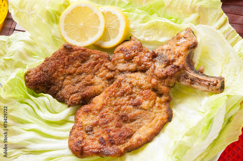 Cotoletta alla milanese o orecchia d’elefante fritta Stock Photo Adobe Stock