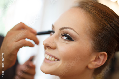 Fotografie Bride receiving make-up