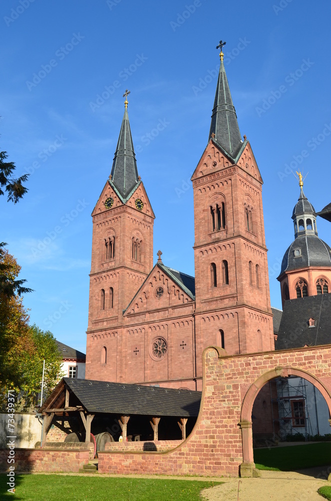 Seligenstadt Westfassade der Einhard-Basilika
