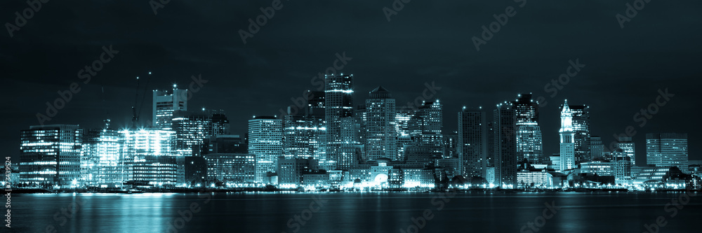 Obraz premium Boston skyline nocą z East Boston, Massachusetts - USA