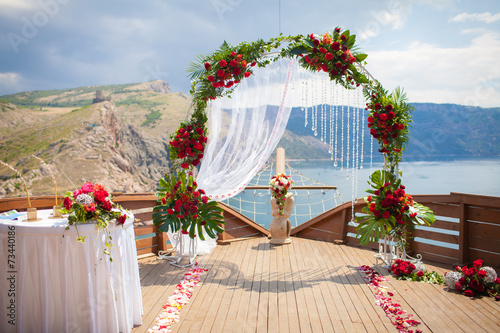 Fototapeta Naklejka Na Ścianę i Meble -  Wedding flowers decoration ceremony roses