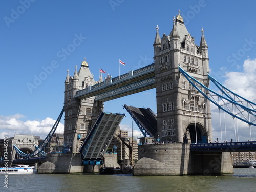 Obraz na płótnie Tower Bridge London geöffnet w salonie