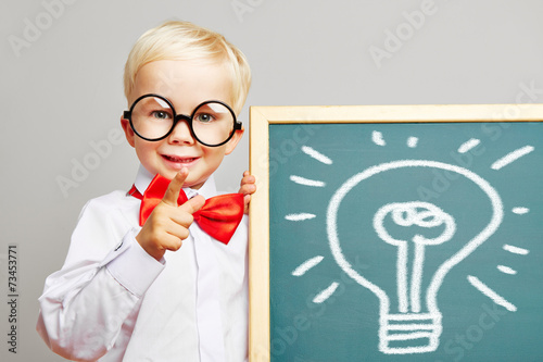 Schüler hat Idee in Schule photo