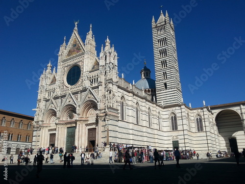 Siena, Dom unter strahlend blauem Himmel