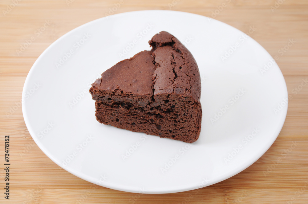 お皿にのせた チョコレート ケーキ ガトー ショコラ テーブル お皿にのせた チョコレート ケーキ ガトー ショコラ テーブル