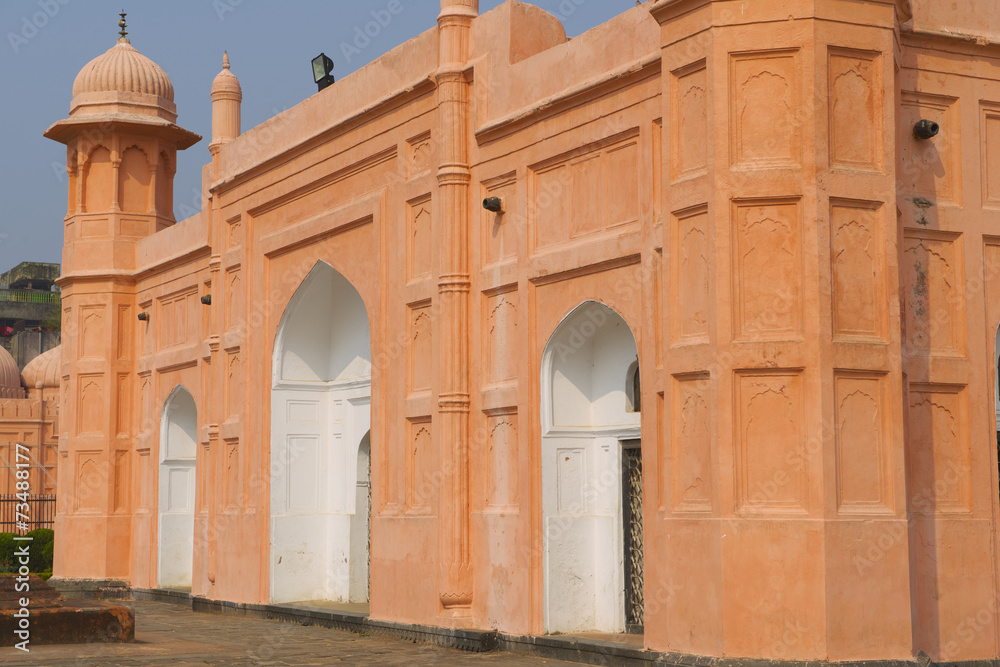 Obraz premium Mausoleum of Bibipari in Lalbagh fort, Dhaka, Bangladesh