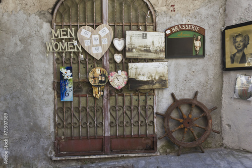 Картината върху платно Vintage shop in Amalfi, old papers label