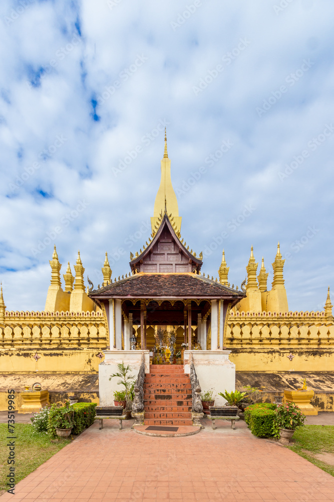 Naklejka premium Golden Wat Thap Luang in Vientiane, Laos.