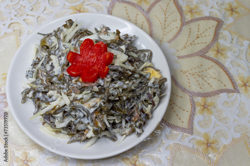Obraz na płótnie Decorated seaweed salad with egg and onion on kitchen table w salonie