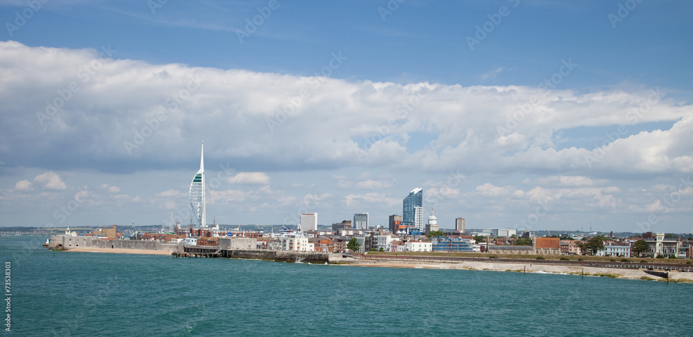 Panorama sur le port de Southampton sur la Manche 