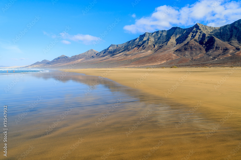 Fototapeta premium Cofete beach and mountains on Fuerteventura island, Spain