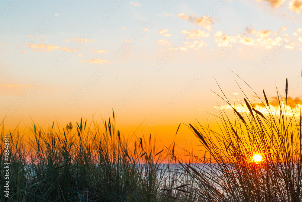 Fototapeta premium Sunset over the sea