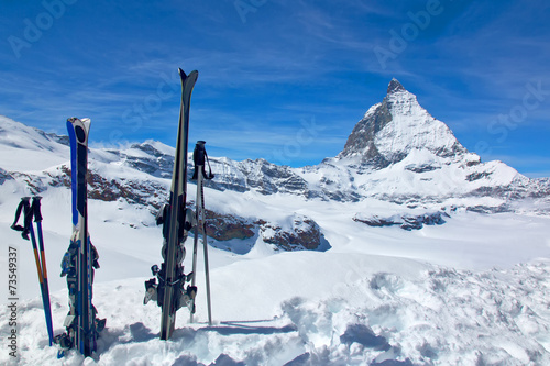 Skis and the Matterhorn © kapuk