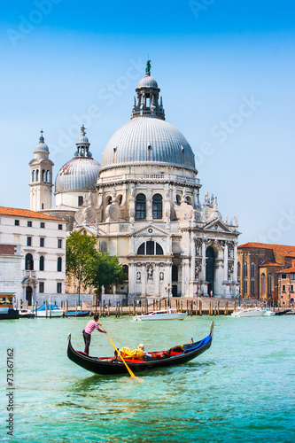 Canvas-taulu Gondola on Canal Grande with Santa Maria della Salute, Venice